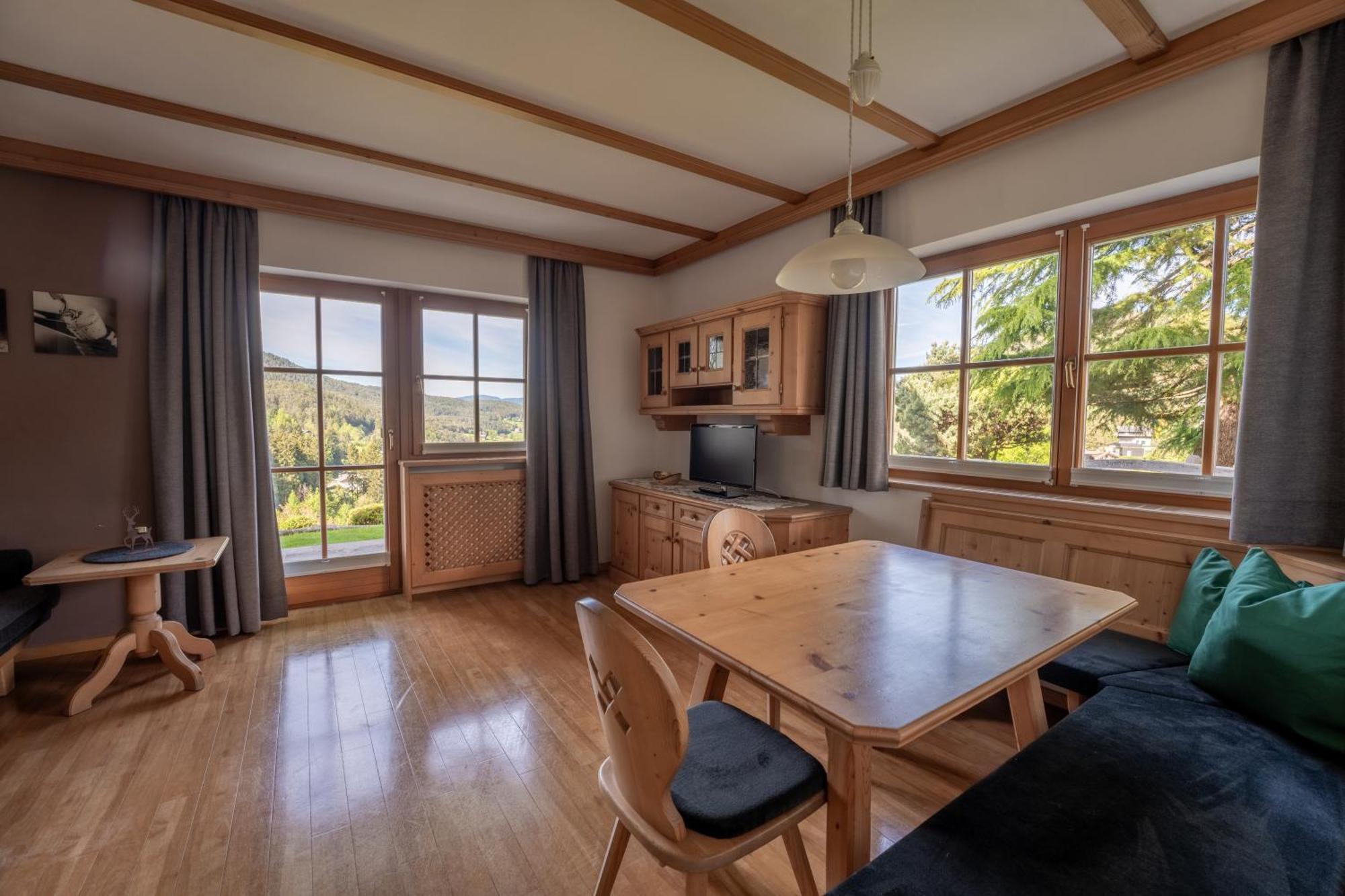 סיוזי Residence Burghof מראה חיצוני תמונה