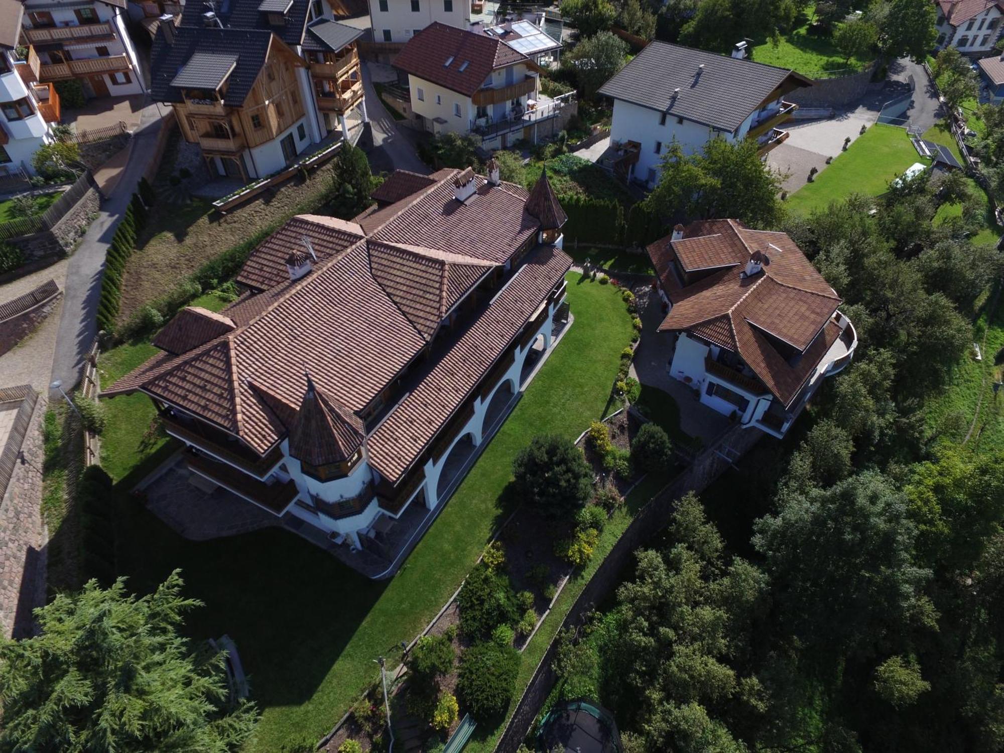 סיוזי Residence Burghof מראה חיצוני תמונה