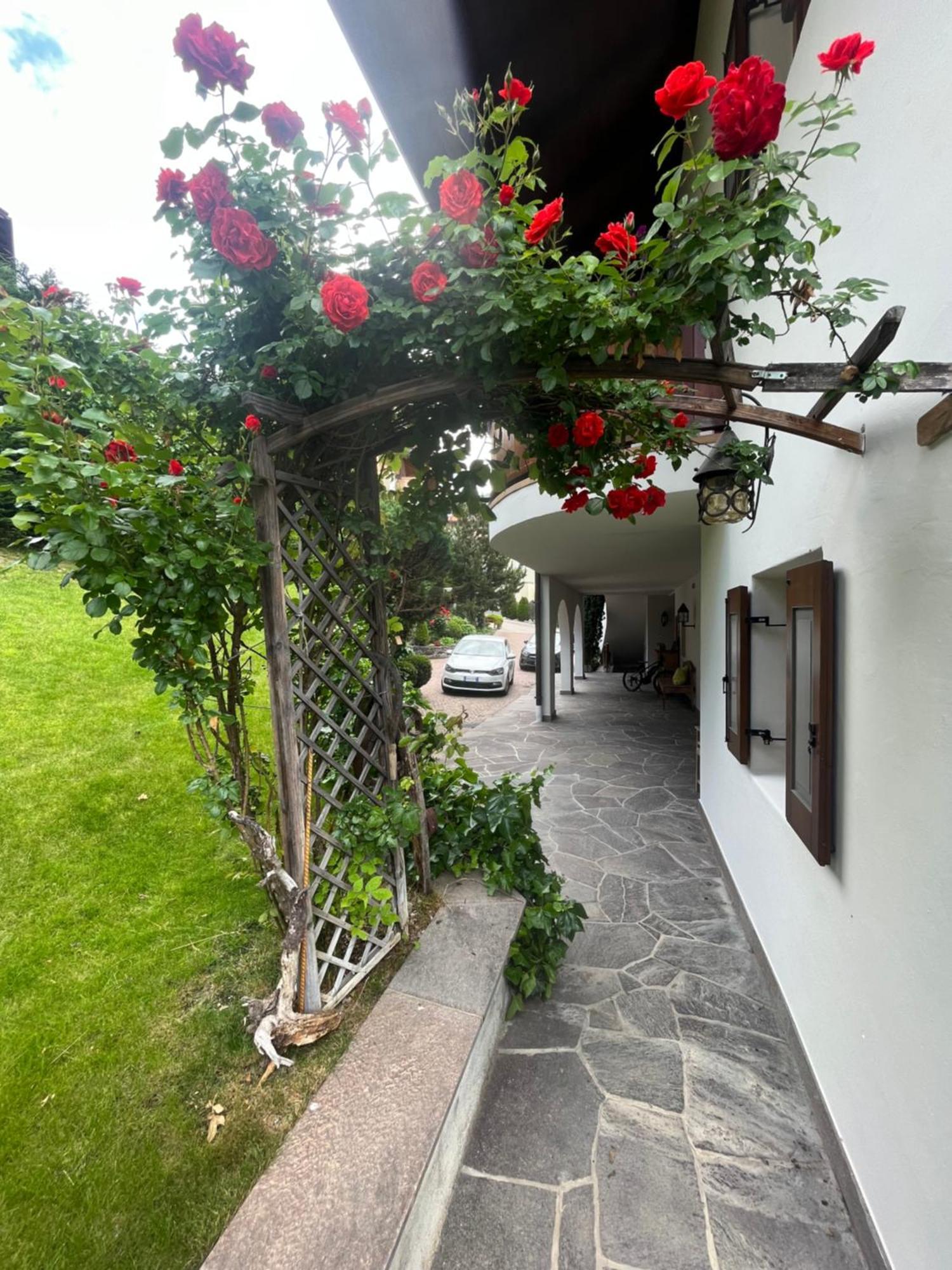 סיוזי Residence Burghof מראה חיצוני תמונה